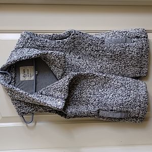 Dylan size M Fleece Gray vest super soft! Pockets in front snaps around neck